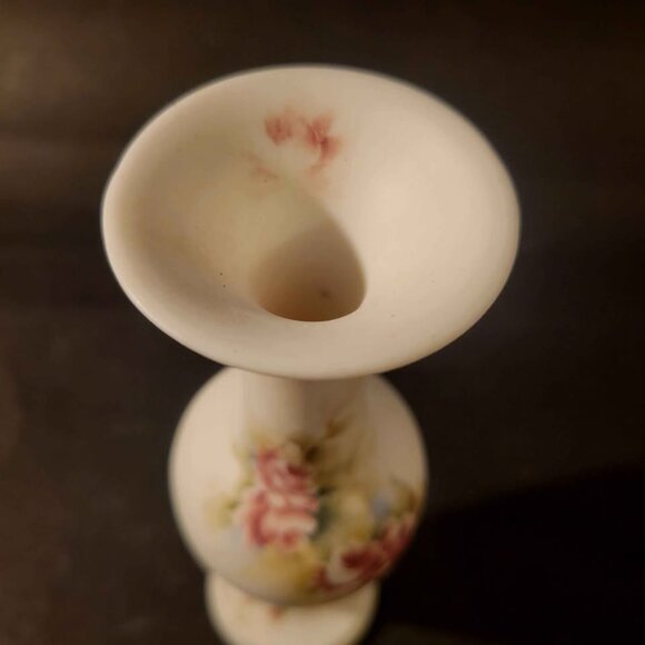 Fenton Custard Satin Glass Bud Vase Signed By Artist - Picture 4 of 7